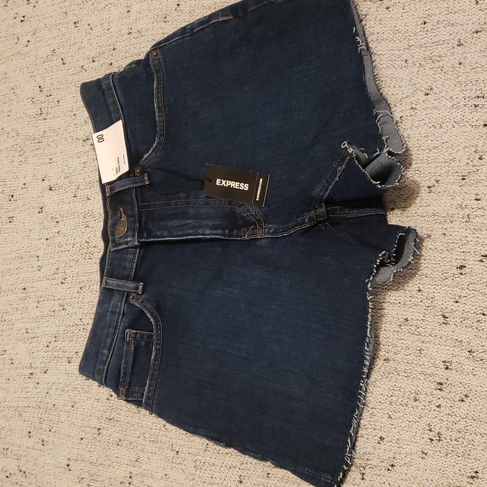 Express Shorts - Picture 4 of 10